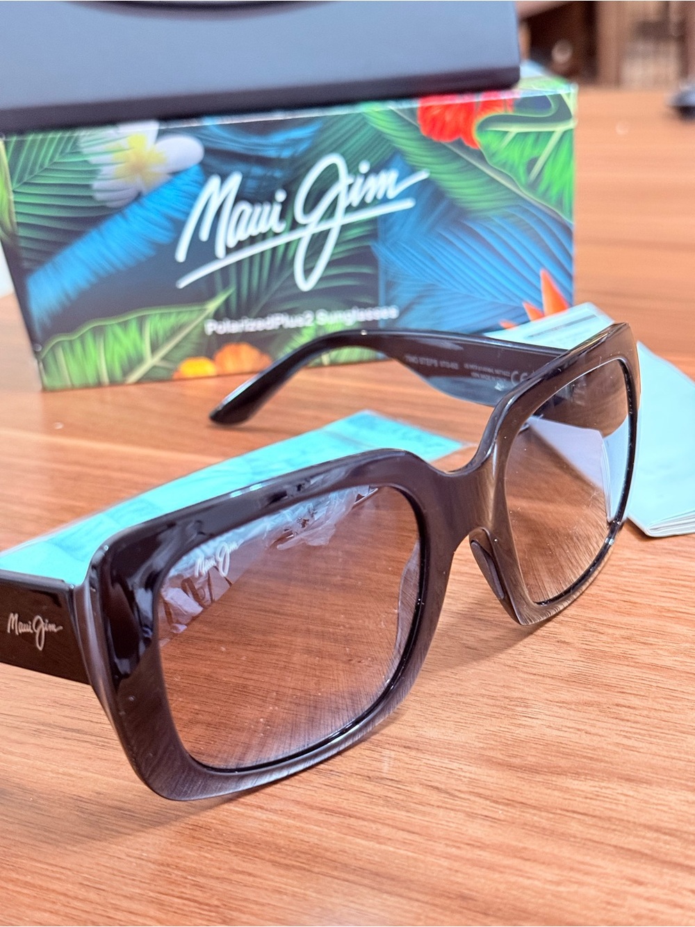 Maui Jim Women’s Square Sunglasses two steps - Picture 10 of 12